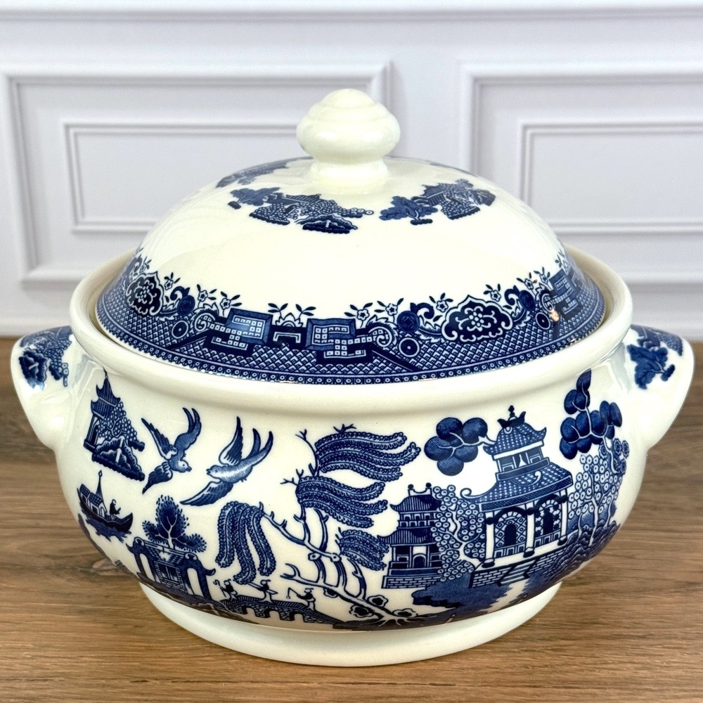 Blue Willow Churchill England Staffordshire 7 1/4" Casserole Dish with Lid
